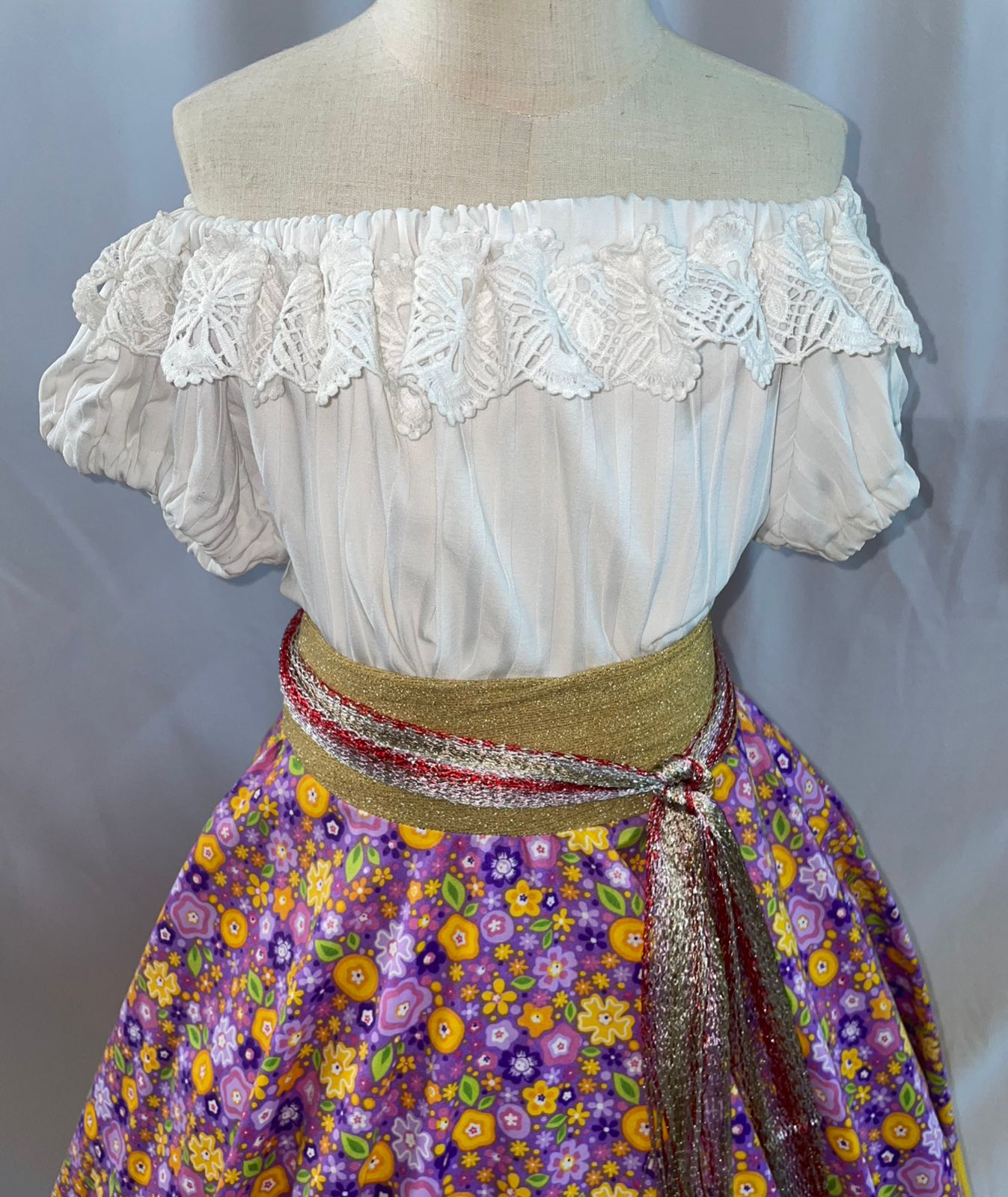 Adelita morado con amarillo