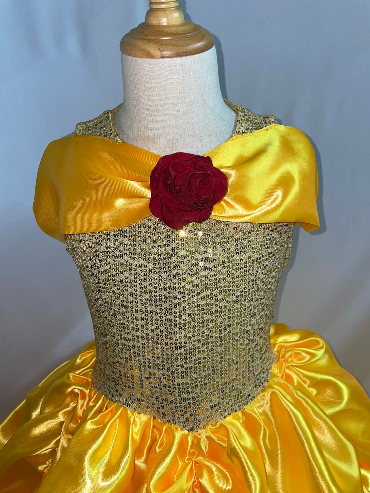 Bella princesa amarilla