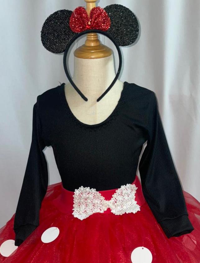 Ratoncita con falda roja