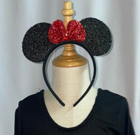 Ratoncita con falda roja