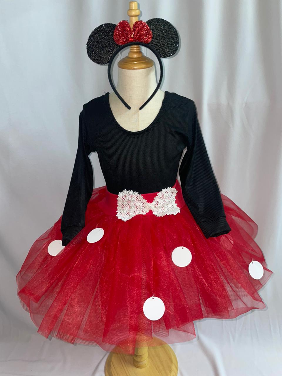 Ratoncita con falda roja